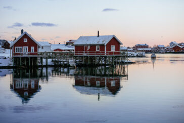 himmeblau-Blog-Lofoten-Hütte-am-Wasser