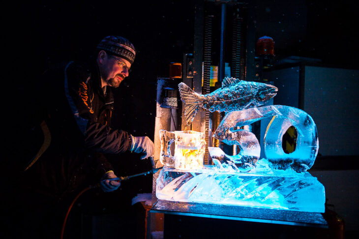 himmeblau-Blog-Christian-Staber-mit-Eisskulptur