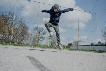 himmeblau-Blog-Moritz-Bacher-auf-Skateboard