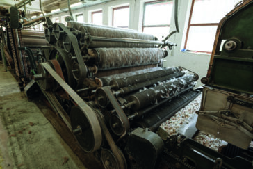 himmeblau-Blog-Schafwollspinnerei-Produktion-Kardiermaschine
