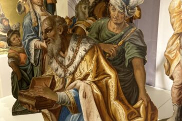 Der zweite der heiligen drei Könige in der großen Rosenheimer Bretterkrippe